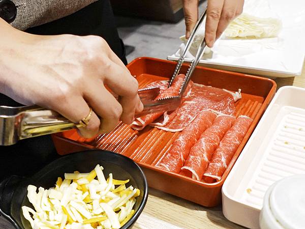 台北最強壽喜燒 / 潮肉壽喜燒 𝐂𝐡𝐚𝐨𝐫𝐚𝐮 𝐒𝐮𝐤𝐢𝐲𝐚